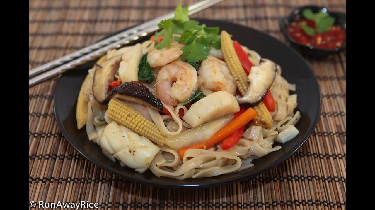 20. Pho Xao Do Bien.