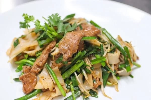 21. Pho Xao Thit Bo Tau Cai.