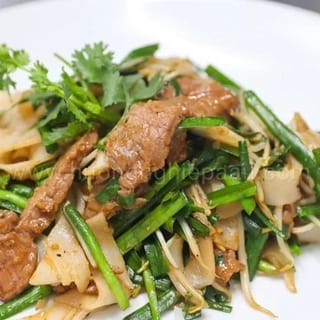 21. Pho Xao Thit Bo Tau Cai